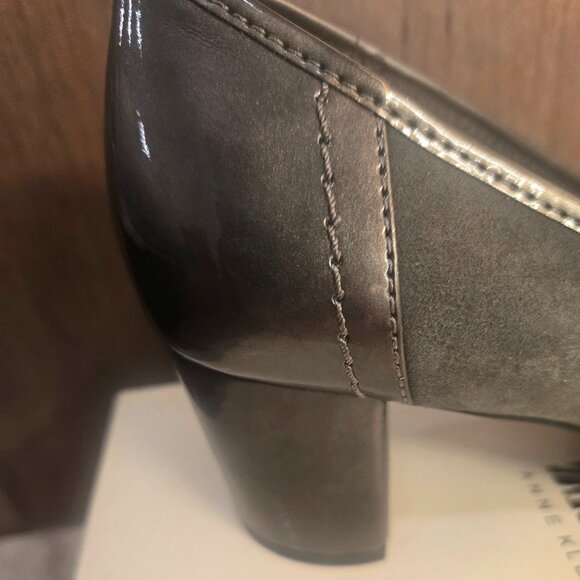 NIB AKRADKA Gray/Pewter suede shoes - Picture 4 of 6